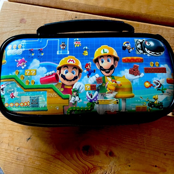 Nintendo Switch Lite - w/ case , and Amibo Cards! - Picture 3 of 4
